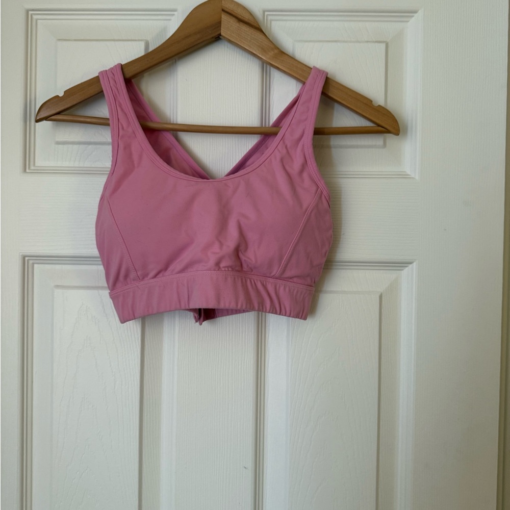 NVGTN Allure Sports Bra in Bubblegum pink